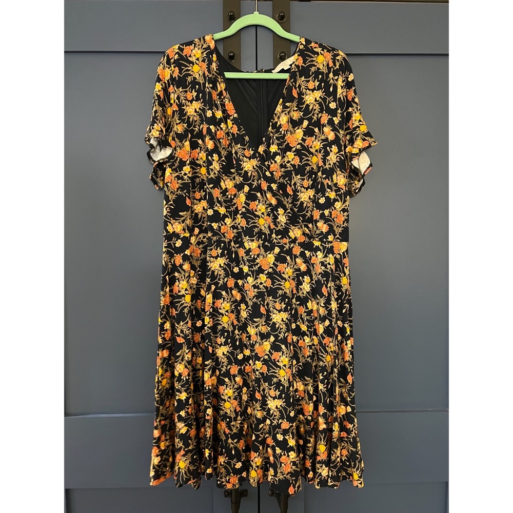 Lightly worn Loft flouncy dress